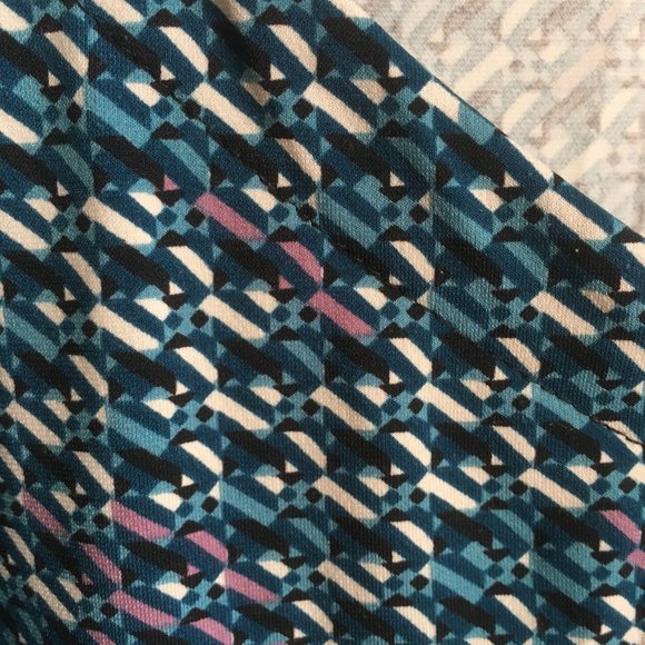 (2/$30) Penningtons abstract print tank top - Picture 4 of 4